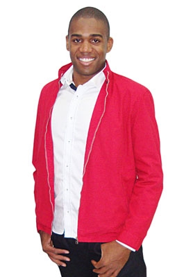Colírio: Vinícius Marciel Rosa de Faria, francano, 24 anos, 1,88 m, autêntico, tímido com relação às passarelas, joga basquete (já jogou em times vários, inclusive nos EUA), vai cursar faculdade (está entre direito e nutrição). Trabalha na Rhomer’s. E tem